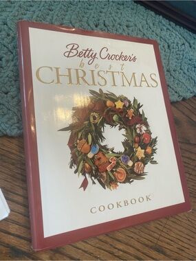 Betty Crocker Christmas Cookbook with Festive Wreath Artwork - Red and White